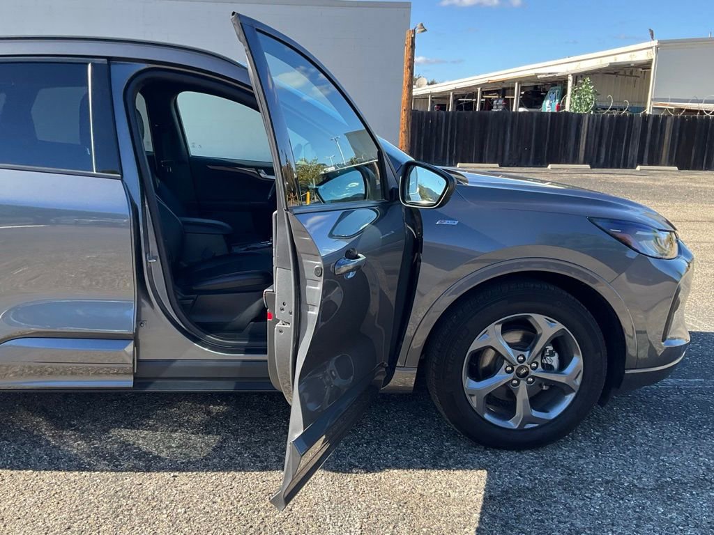 Certified 2024 Ford Escape ST-Line w/ Tech Pack #1 image 45