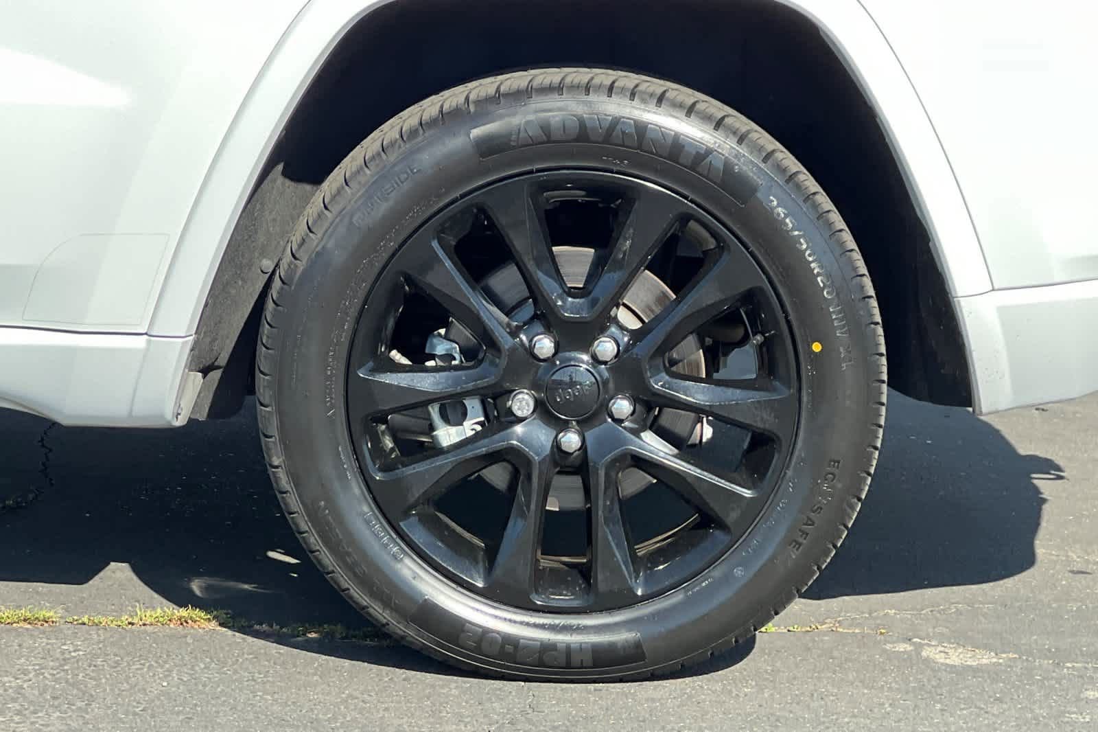 Used 2021 Jeep Grand Cherokee Laredo X image 28