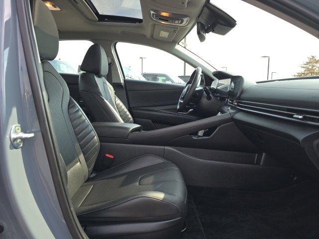 Used 2023 Hyundai Elantra Limited image 20