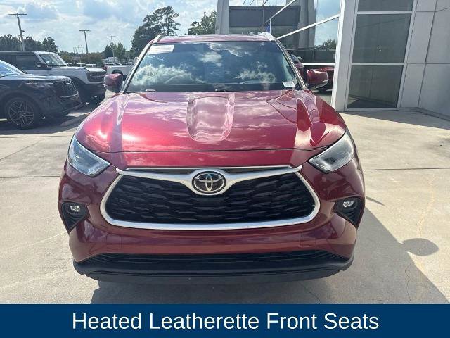 Used 2022 Toyota Highlander XLE FWD image 2
