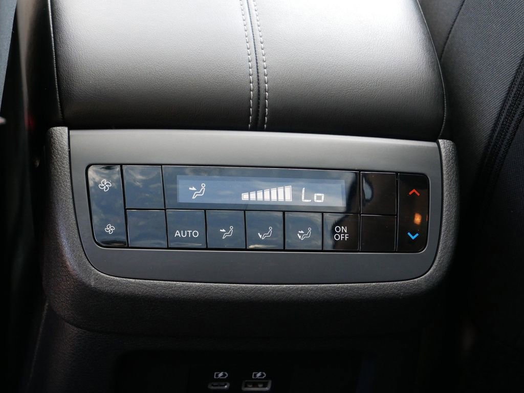 Used 2024 Nissan Pathfinder SV w/ SV Premium Package image 14