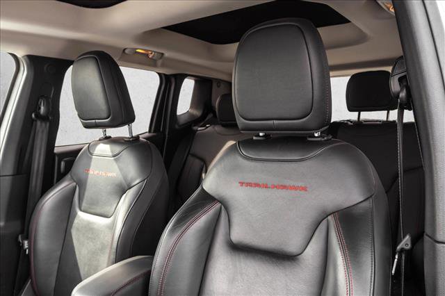 Used 2019 Jeep Renegade Trailhawk AWD/4WD image 12