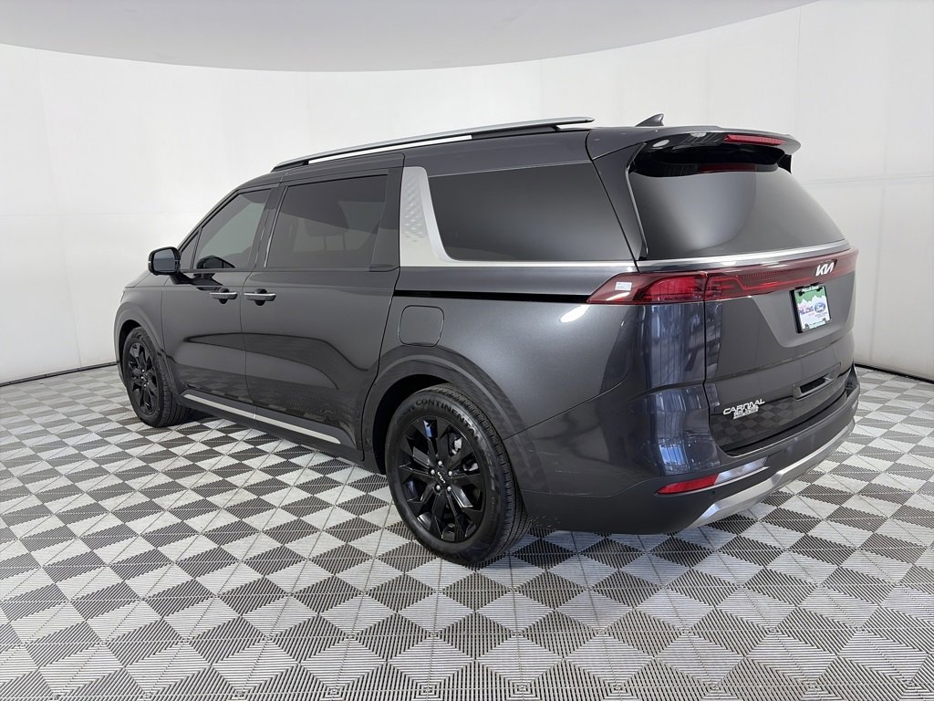 Used 2024 Kia Carnival SX Prestige image 3