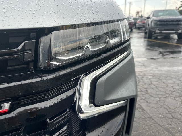 Used 2023 Chevrolet Tahoe Z71 w/ Z71 Off-Road Package AWD/4WD image 11