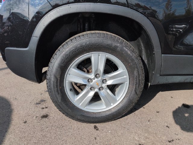Used 2022 Chevrolet Trax LS w/ Tint and Cruise Package AWD/4WD image 12