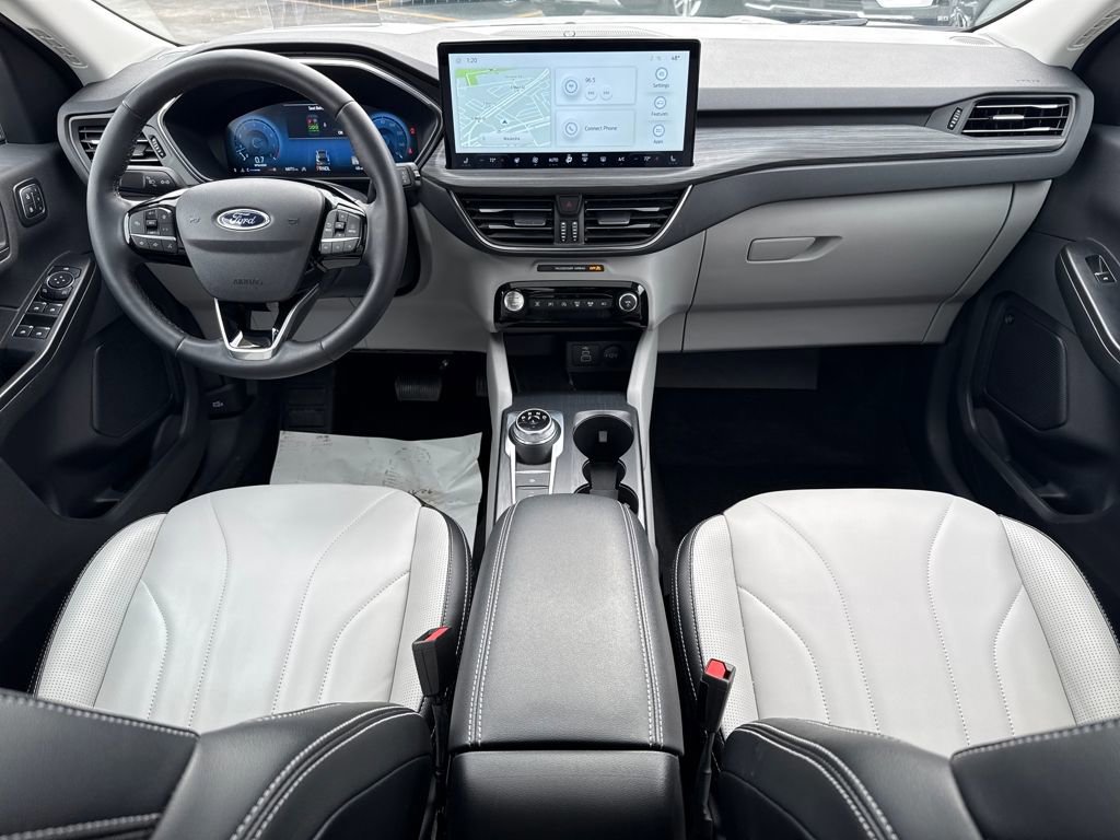 Certified 2025 Ford Escape Platinum w/ Premium Technology Package image 11
