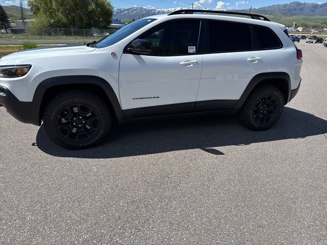 Used 2022 Jeep Cherokee Trailhawk w/ Premium Leather Package AWD/4WD image 2