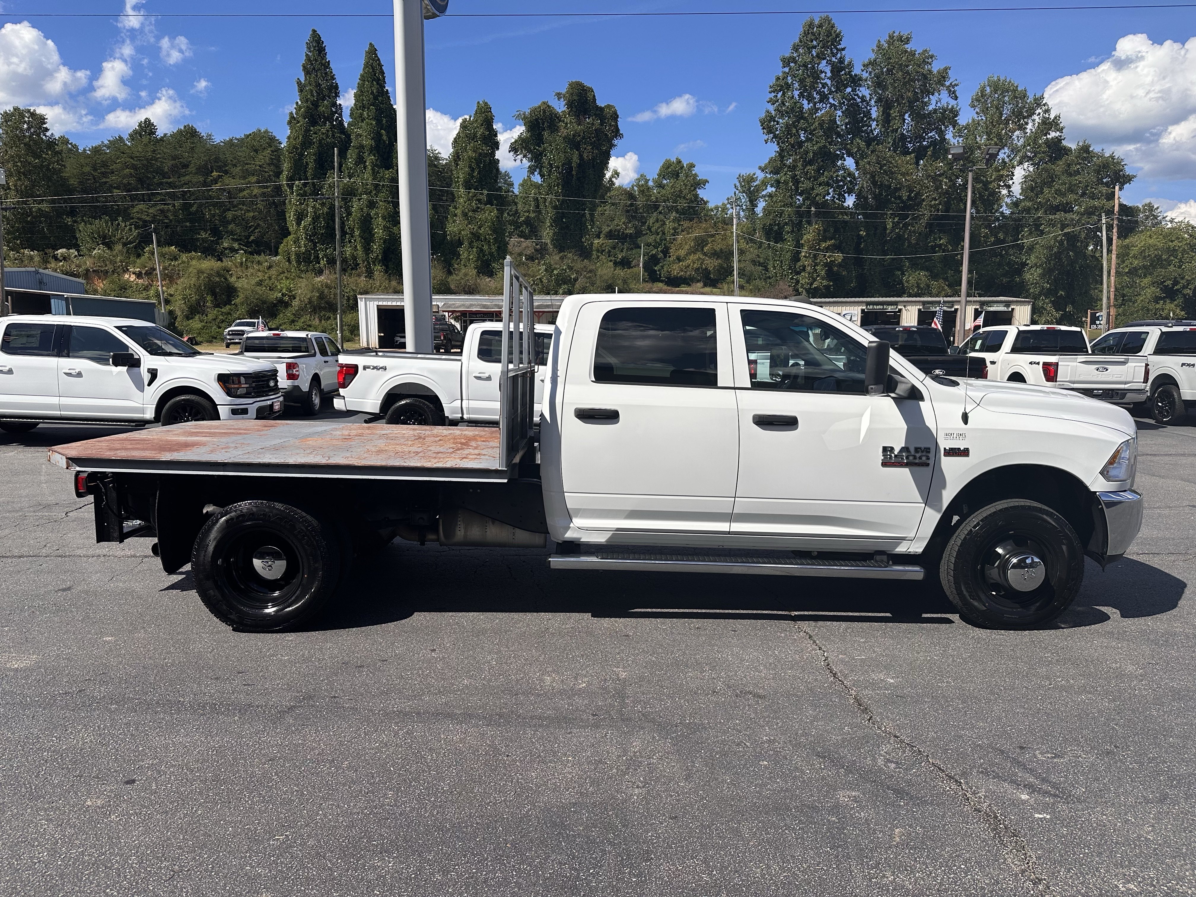 Used 2018 RAM 3500 Tradesman w/ Chrome Appearance Group RWD image 5