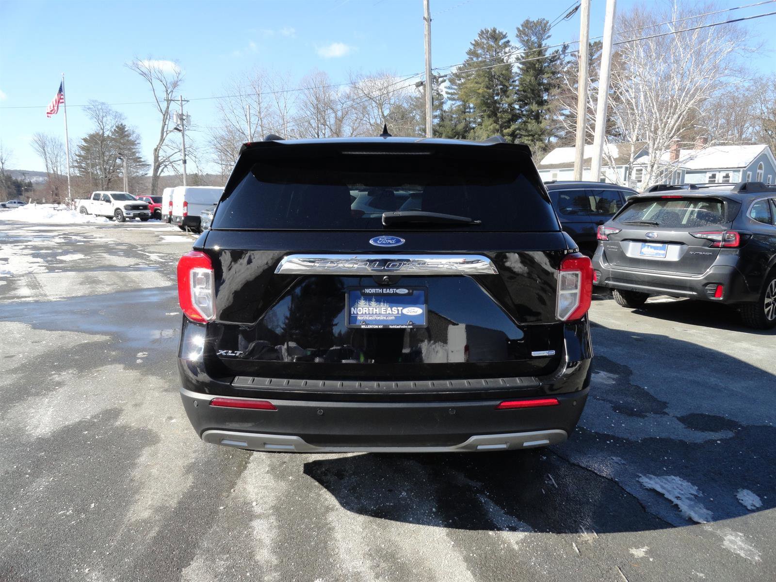 Certified 2020 Ford Explorer XLT w/ Equipment Group 202A image 4