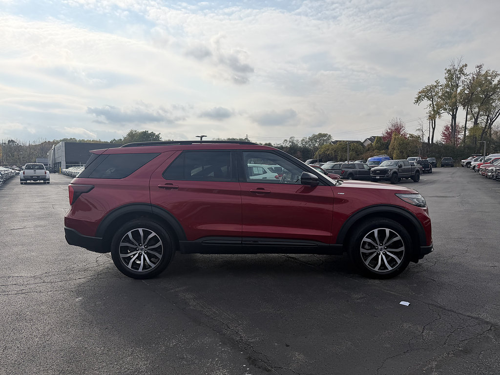 Certified 2025 Ford Explorer ST-Line AWD/4WD image 7