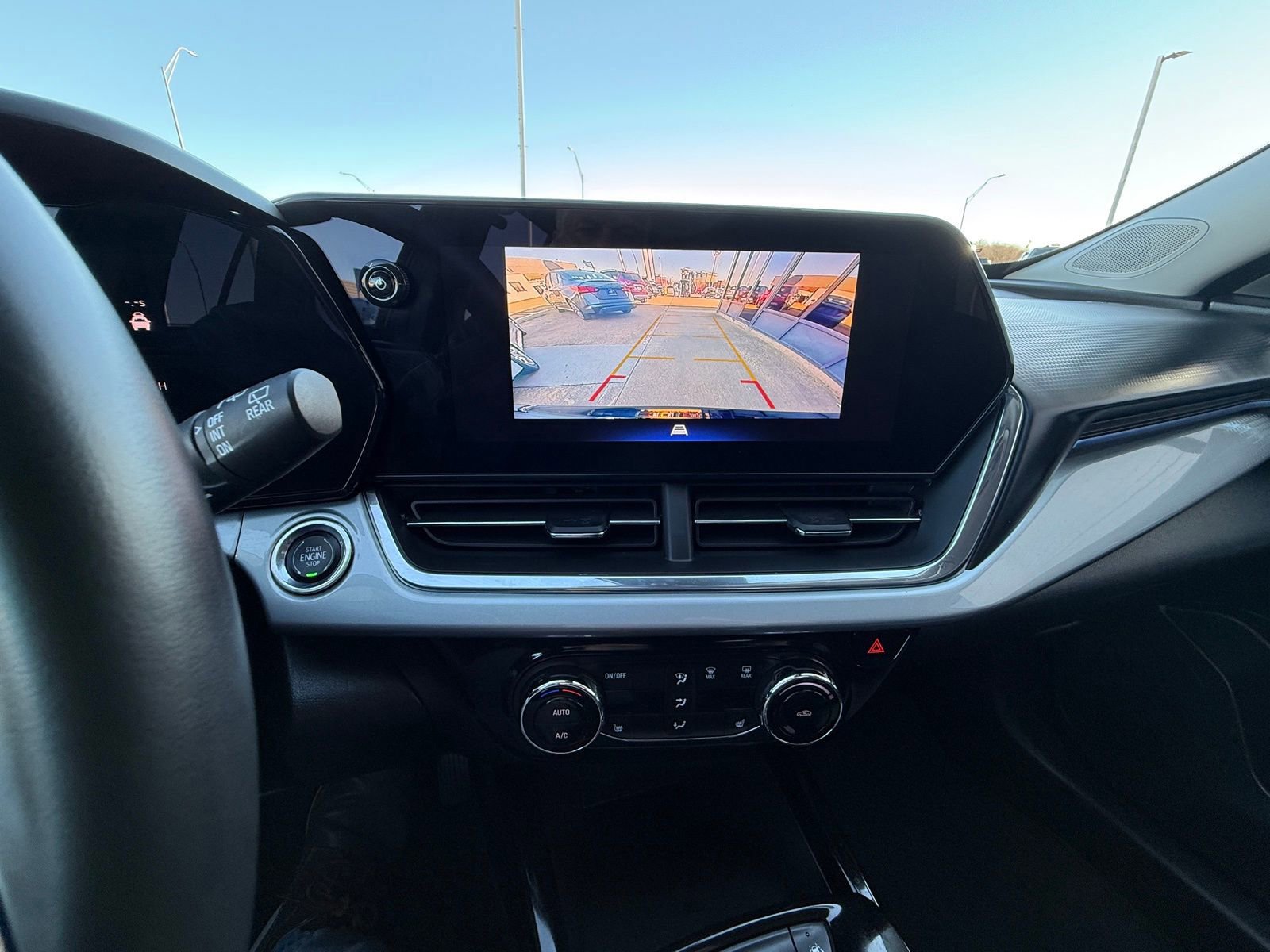 Used 2025 Chevrolet Trax LT w/ LT Convenience Package image 16