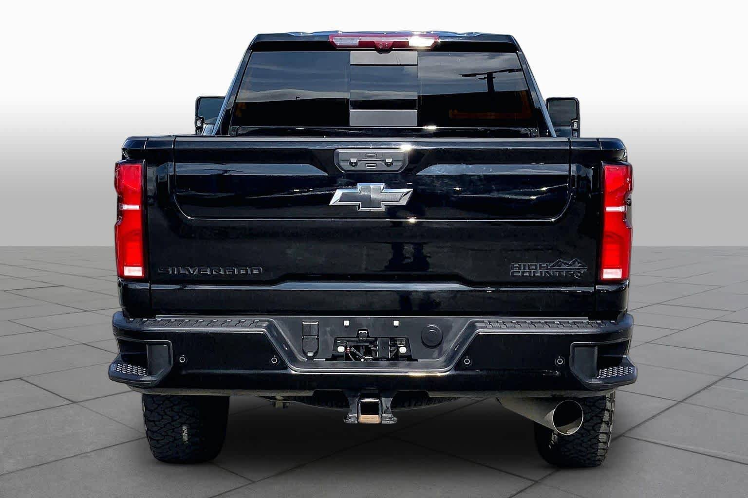 Used 2025 Chevrolet Silverado 2500 High Country w/ Midnight Edition AWD/4WD image 5