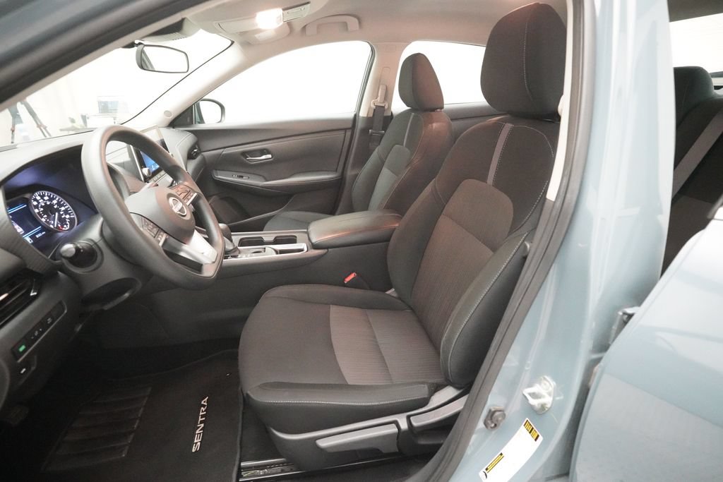 Used 2025 Nissan Sentra SV FWD image 7