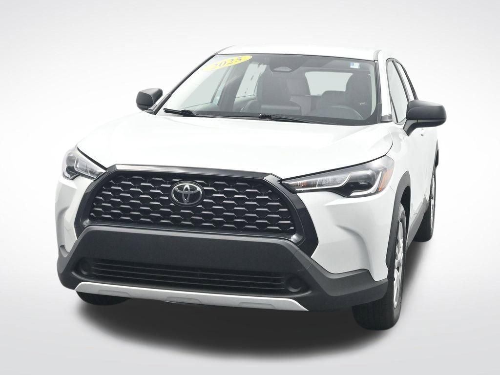 Used 2025 Toyota Corolla Cross L FWD image 2