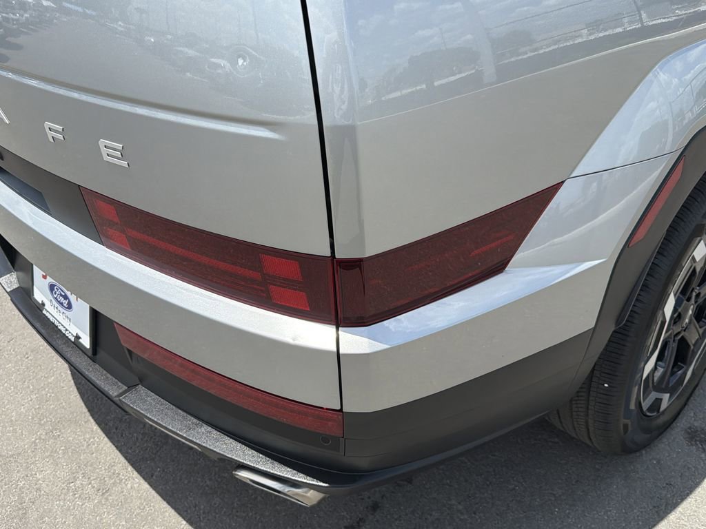 Used 2025 Hyundai Santa Fe SEL FWD image 9
