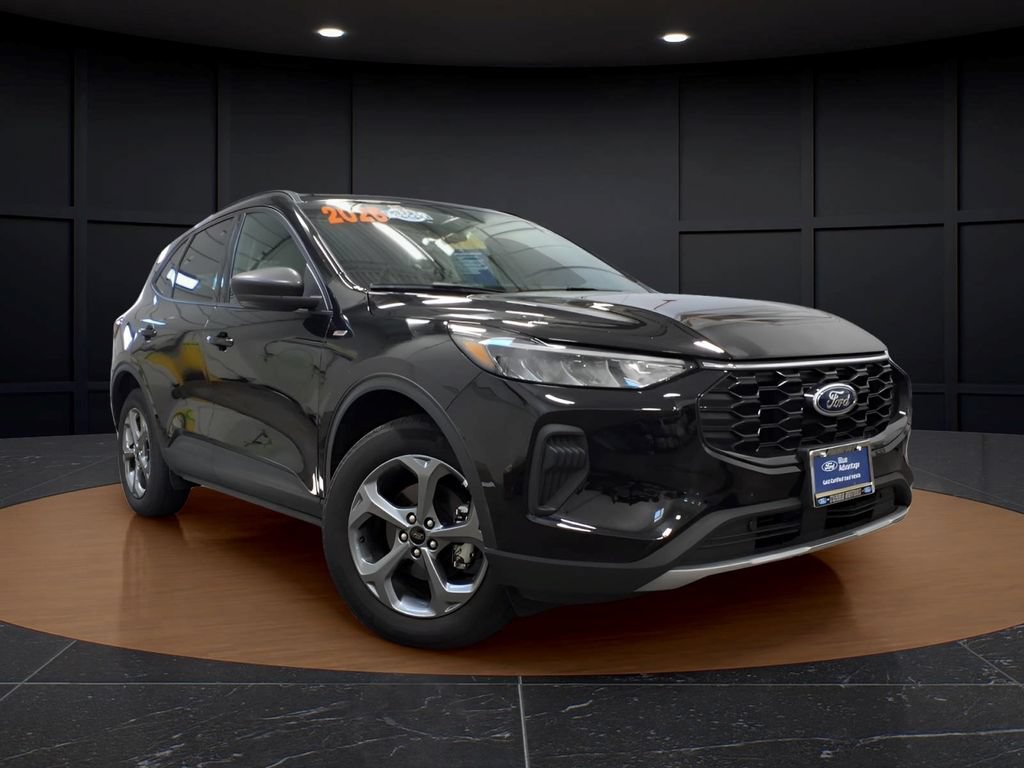 Certified 2026 Ford Escape ST-Line AWD/4WD image 3