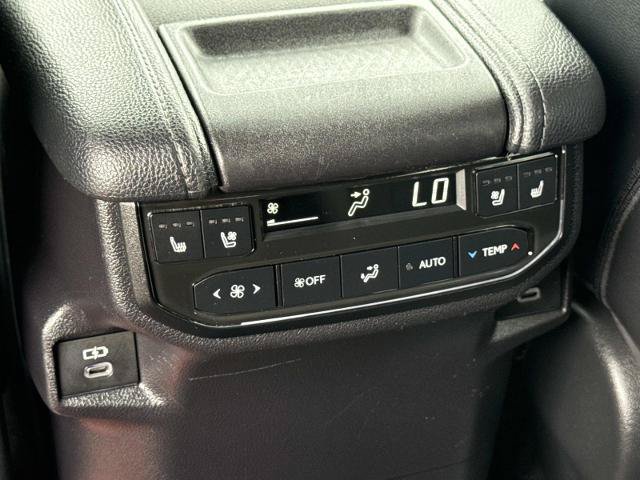 Used 2025 Toyota Grand Highlander AWD image 34