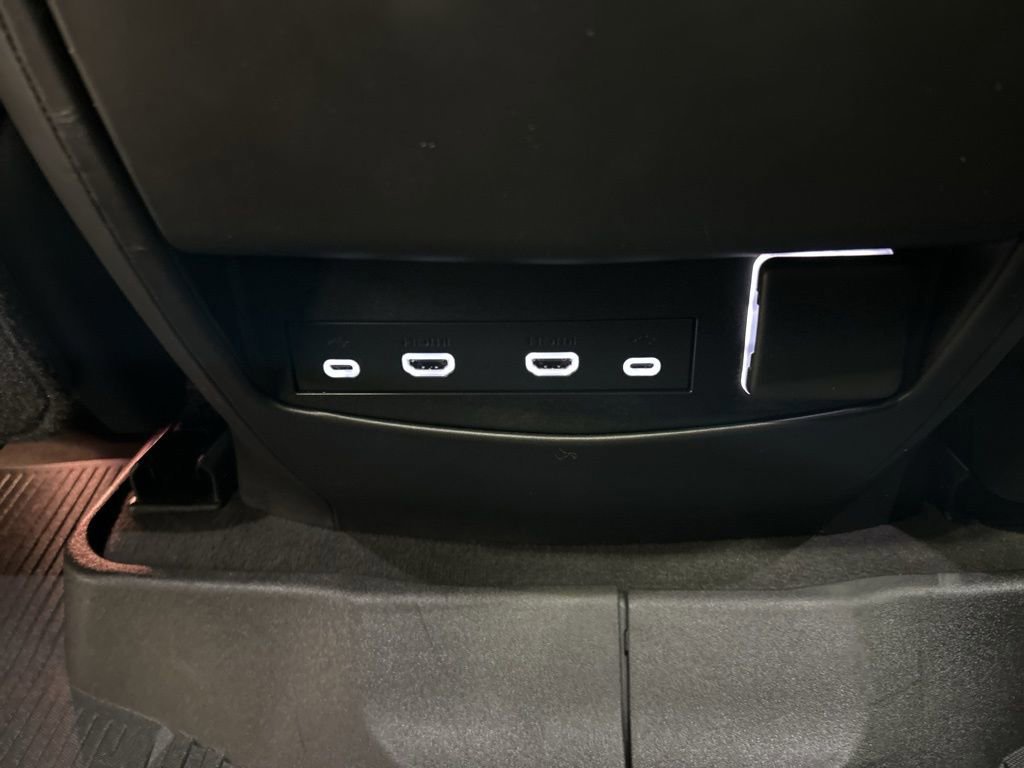 Used 2021 Cadillac Escalade Sport Platinum w/ LPO, ONYX Package image 35