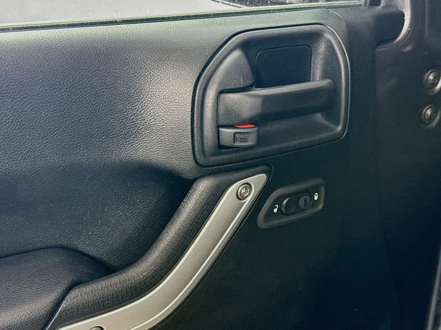 Used 2018 Jeep Wrangler Unlimited Sahara w/ Connectivity Group image 18