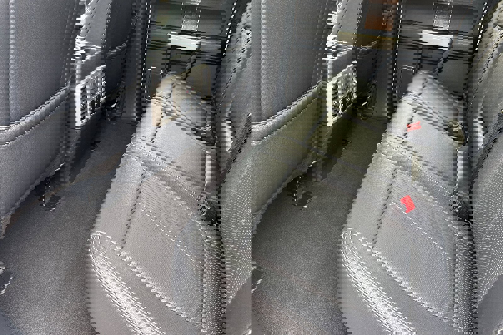 Certified 2022 Ford F350 Lariat w/ Black Appearance Package image 13