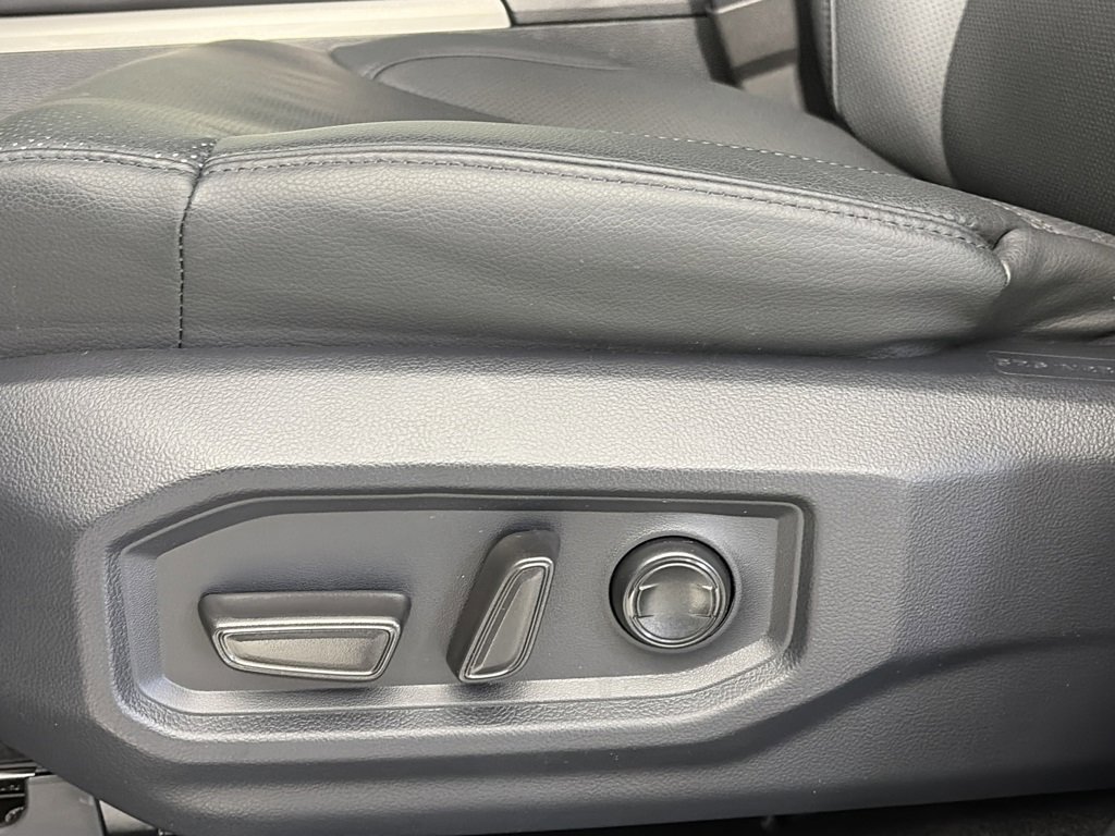 Used 2025 Toyota Tundra Limited image 26