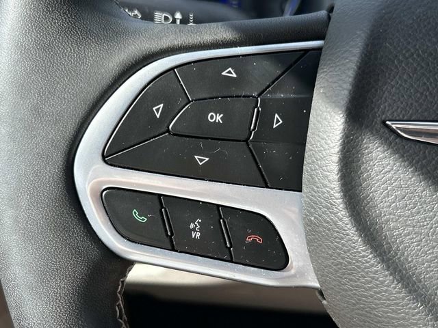 Used 2022 Chrysler Pacifica Touring-L FWD image 38