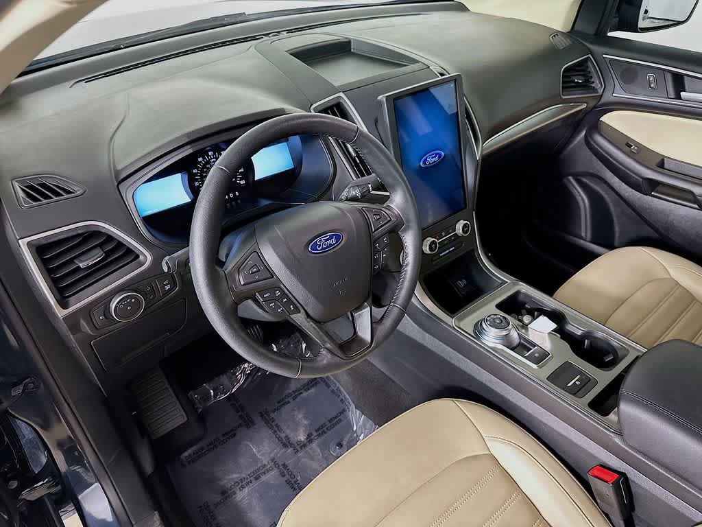 Certified 2022 Ford Edge SEL w/ Convenience Package AWD/4WD image 2