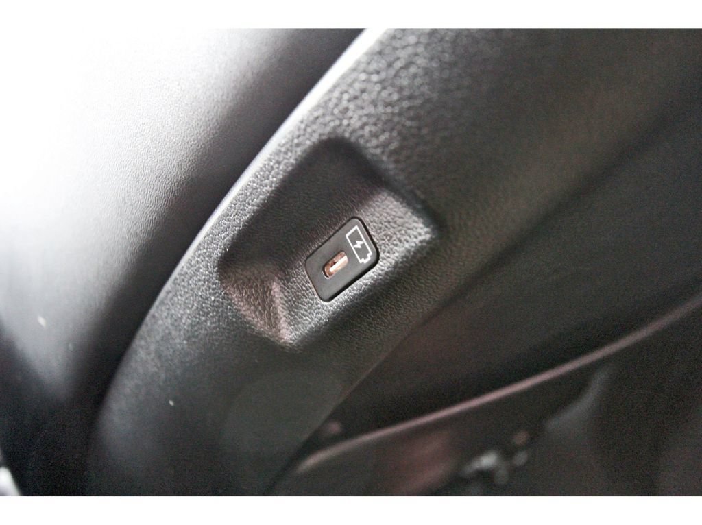 Used 2025 Hyundai Santa Fe SEL FWD image 16