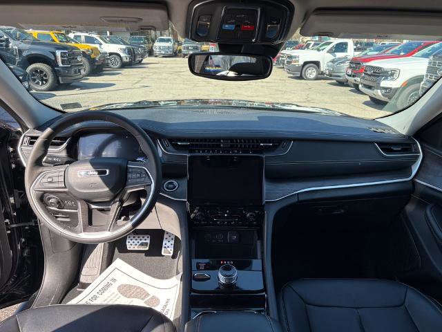 Used 2023 Jeep Grand Cherokee Limited image 14