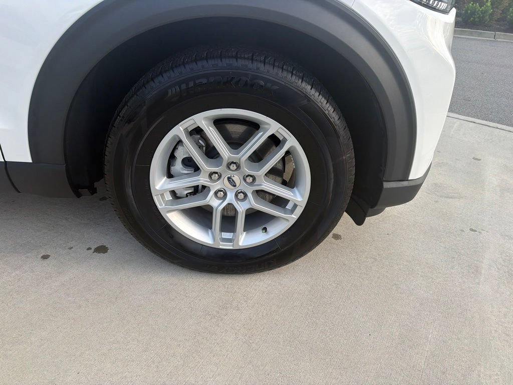 Certified 2025 Ford Explorer Active w/ Active Comfort Package RWD image 12
