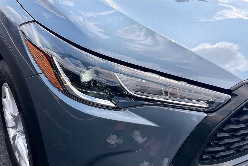Used 2023 Toyota Corolla Cross LE w/ Moonroof Package AWD/4WD image 28