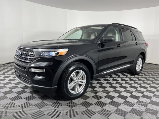 Certified 2024 Ford Explorer XLT w/ Equipment Group 202A RWD image 4