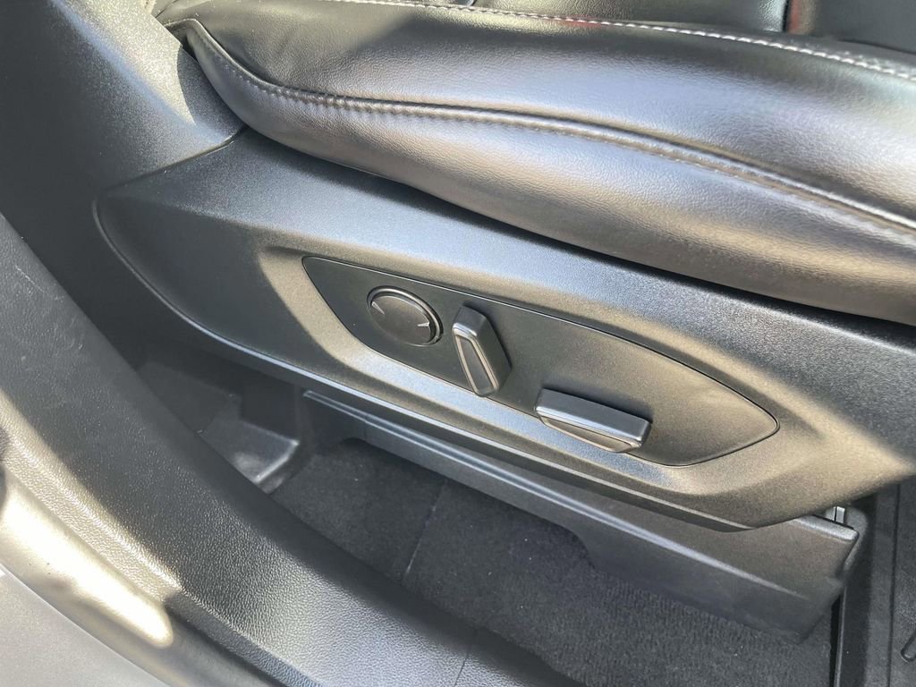 Certified 2021 Ford Explorer XLT w/ Equipment Group 202A image 30