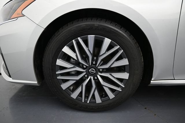 Used 2024 Nissan Altima 2.5 SV FWD image 9