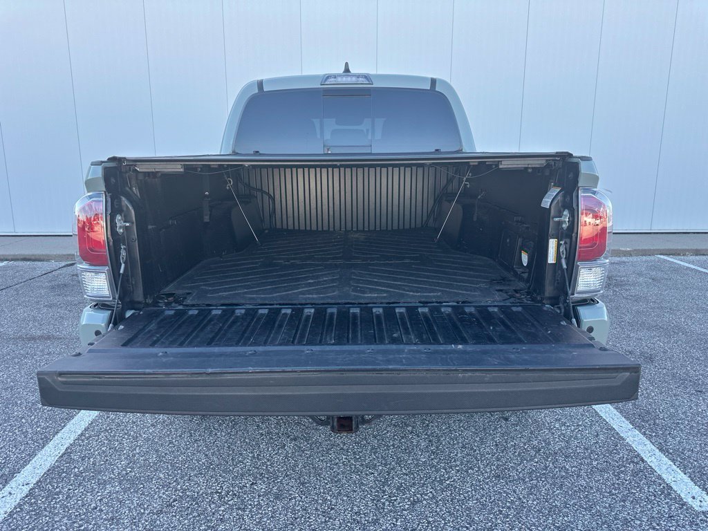 Used 2022 Toyota Tacoma TRD Off-Road w/ TRD Premium Off Road Package AWD/4WD image 22