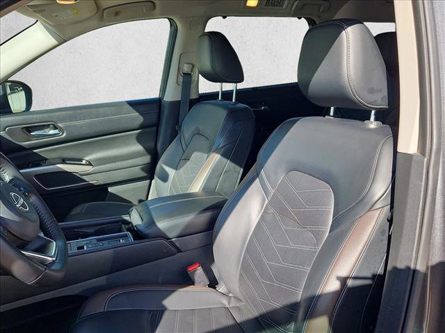 Used 2023 Nissan Pathfinder Platinum image 10