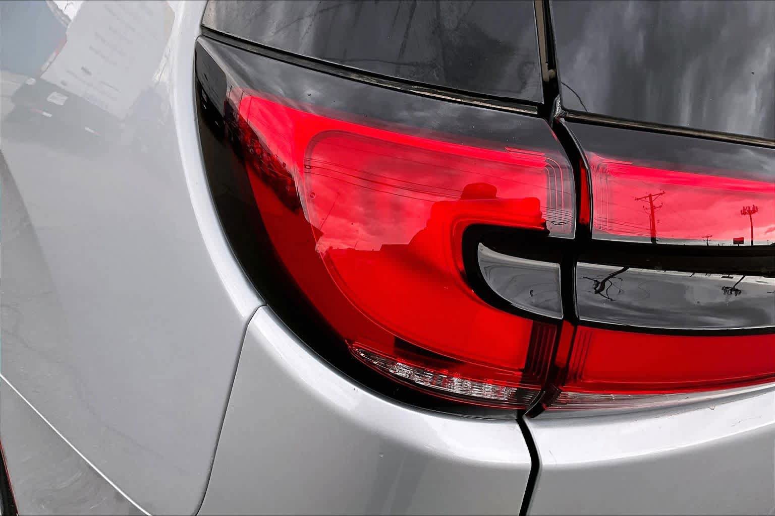 Used 2024 Chrysler Pacifica Touring-L FWD image 28