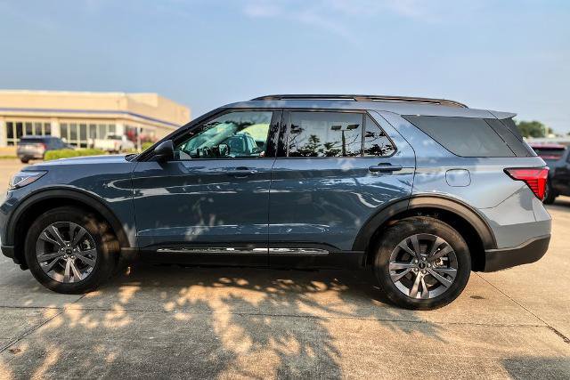 Certified 2025 Ford Explorer Active w/ Active Comfort Package AWD/4WD image 2