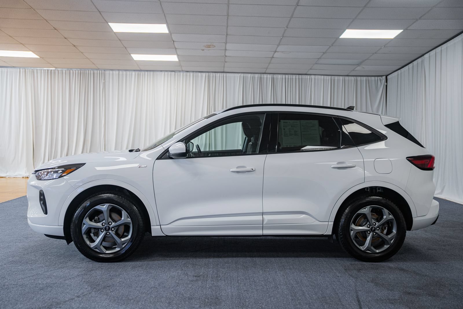 Certified 2023 Ford Escape ST-Line Select AWD/4WD image 4