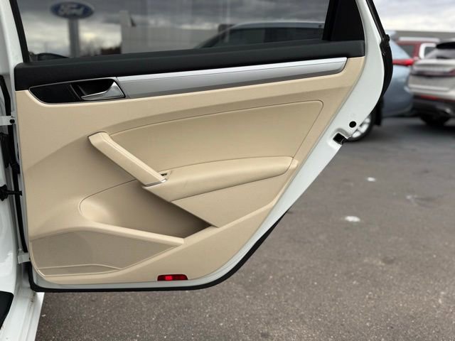 Used 2019 Volkswagen Passat 2.0T Wolfsburg w/ Wheels & Sunroof Package image 32