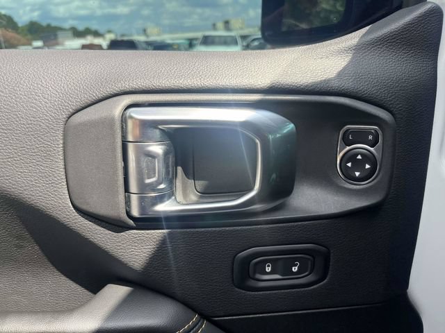 Used 2025 Jeep Wrangler Unlimited Sahara AWD/4WD image 19