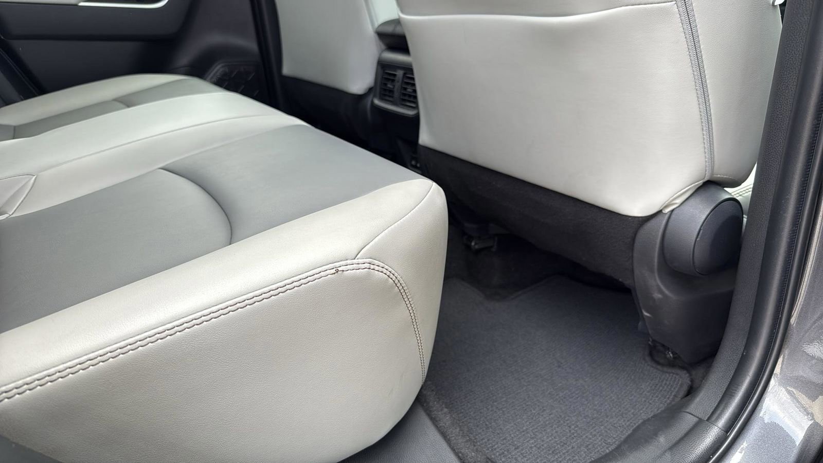 Used 2024 Toyota RAV4 XLE Premium image 27