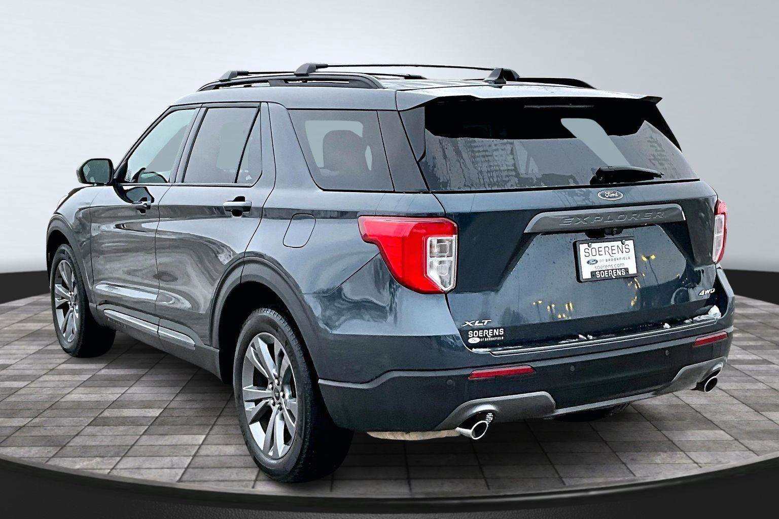 Certified 2022 Ford Explorer XLT w/ Equipment Group 202A image 4