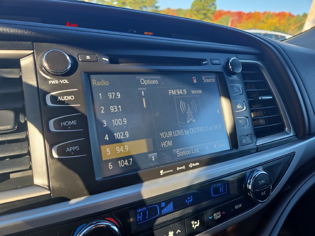 Used 2019 Toyota Highlander XLE w/ Carpet Mat Package (TMS) AWD/4WD image 9