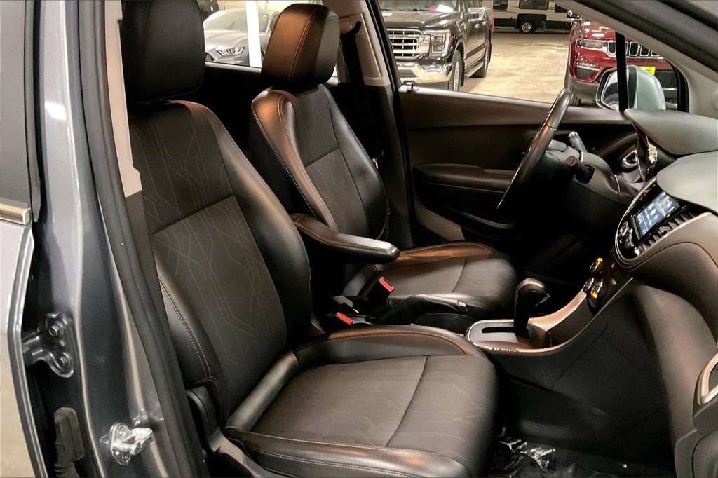 Used 2019 Chevrolet Trax LT w/ LT Convenience Package image 7