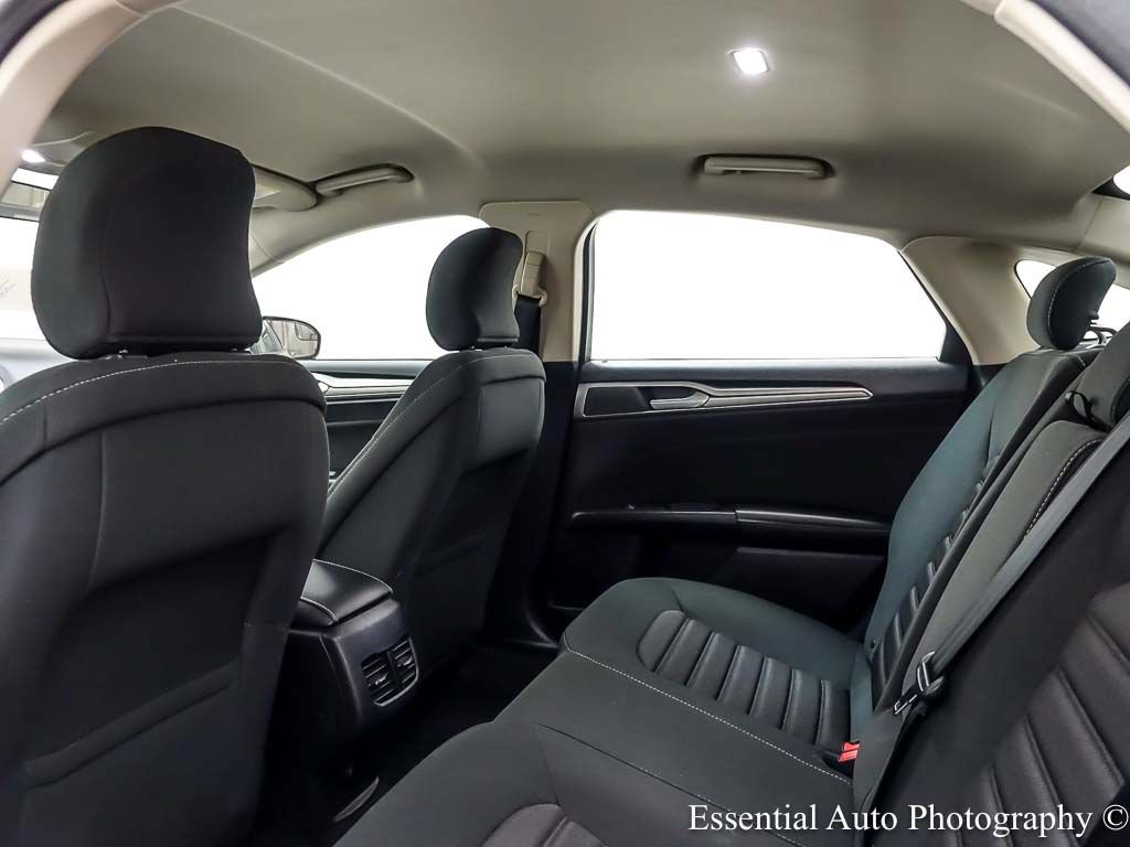 Certified 2018 Ford Fusion SE w/ Fusion SE Technology Package FWD image 12