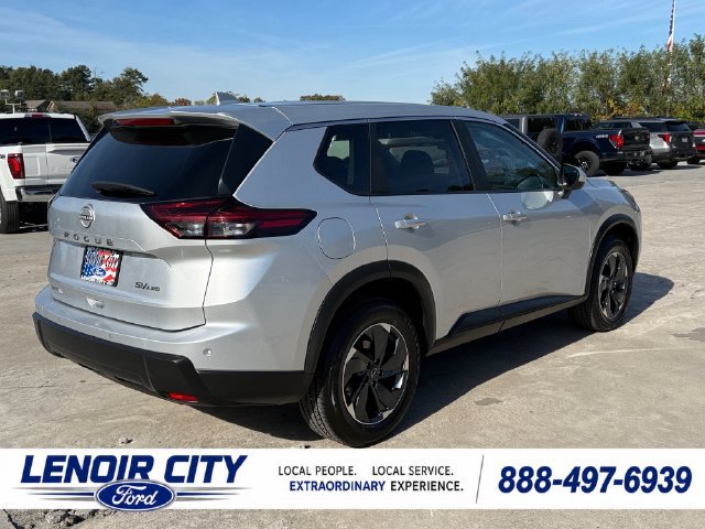 Used 2024 Nissan Rogue SV AWD/4WD image 16