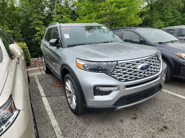 Certified 2022 Ford Explorer Platinum w/ Equipment Group 601A AWD/4WD image 2