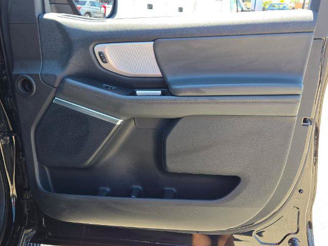 Certified 2025 Ford Expedition Active AWD/4WD image 8