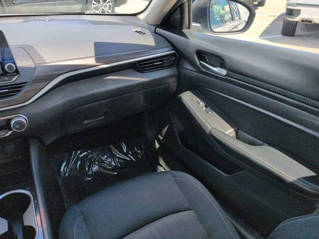 Used 2024 Nissan Altima 2.5 SV FWD image 16
